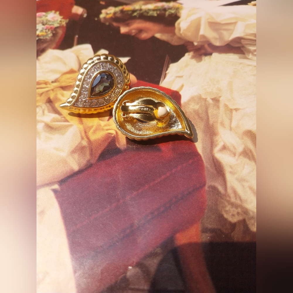 Nina Ricci  Clips Earrings - Picture 15 of 15